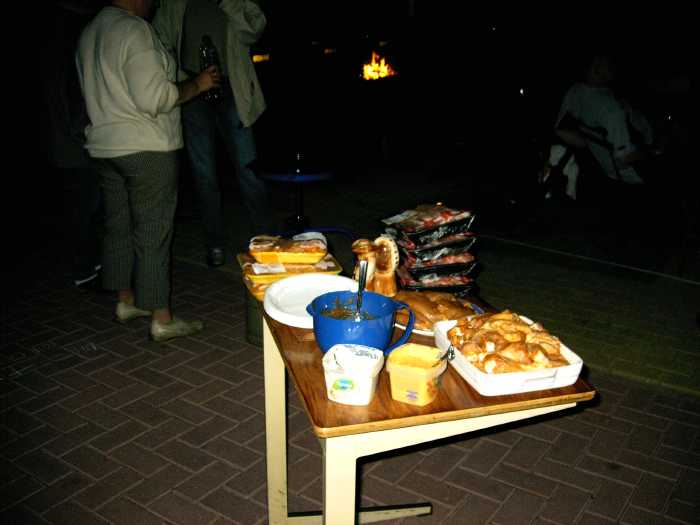 Koninginnenach 2004 Eikenwal met BBQ