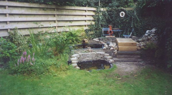 Met brug en waterval