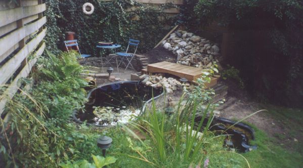 Met brug en waterval